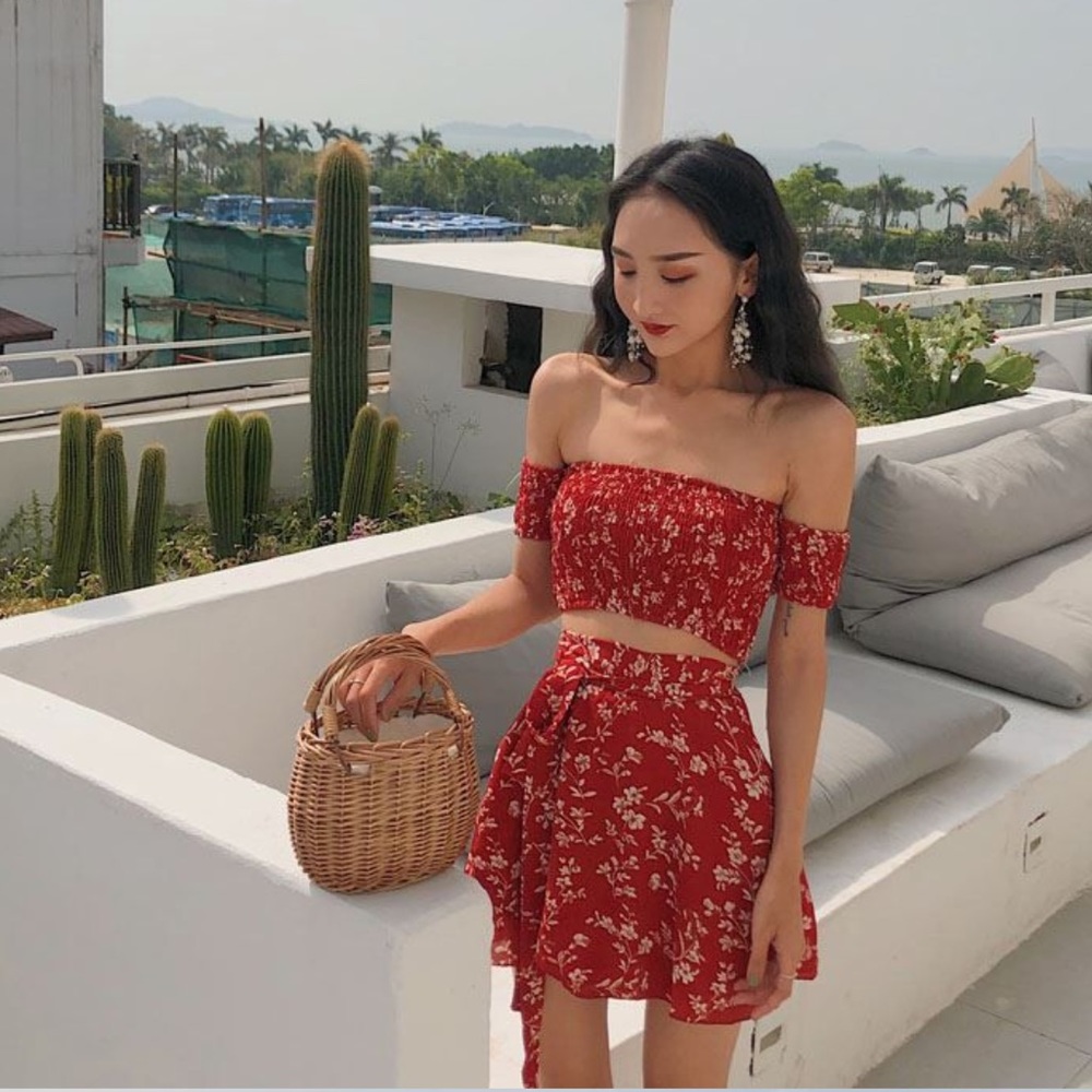 Set: Floral print off-shoulder crop top+ mini skirt